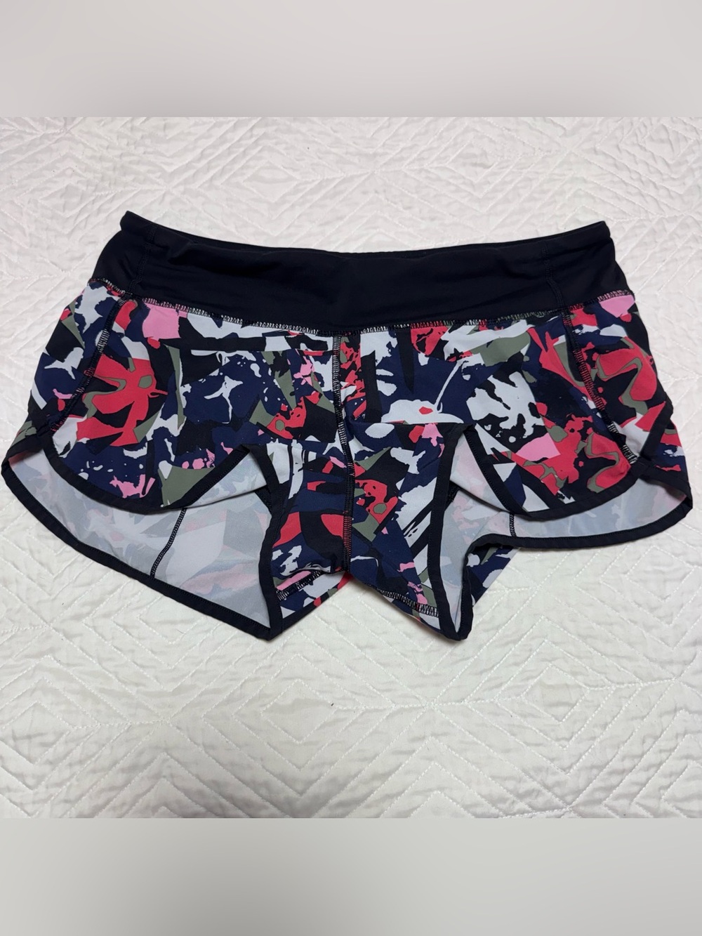 Lululemon Speed Shorts – Size 8 – Pop Cut Boom Juice